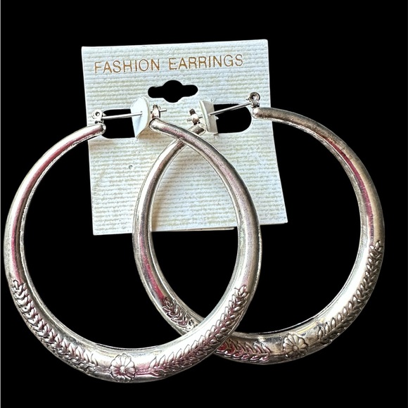 Fashion Jewelry Jewelry - Fashion Jewelry Silver-Tone Floral Hoop Earrings